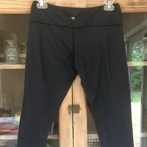 Women’s Lululemon Navy Patterned Cropped Leggings
